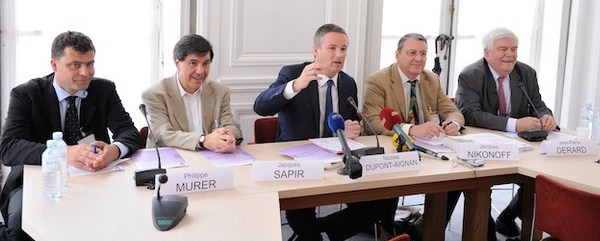 le 28 juin 2012, Nicolas Dupont-Aignan présente "un plan de secours alternatif pour l'Europe", avec le soutien notamment de Philippe Murer, Jacques Sapir et jacques Nikonoff.