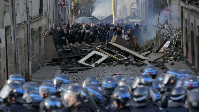 Valls cible « l’ultra-gauche » et les « Black Bloc » après les heurts de Nantes