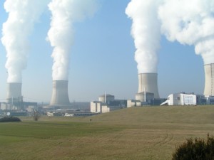 Survol de centrales nucléaires par des drônes.